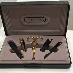 New Heirloom 5 Pcs Set Black and Goldman new never used